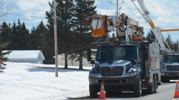 Intervention d'Hydro-Québec sur des arbres près du réseau électrique